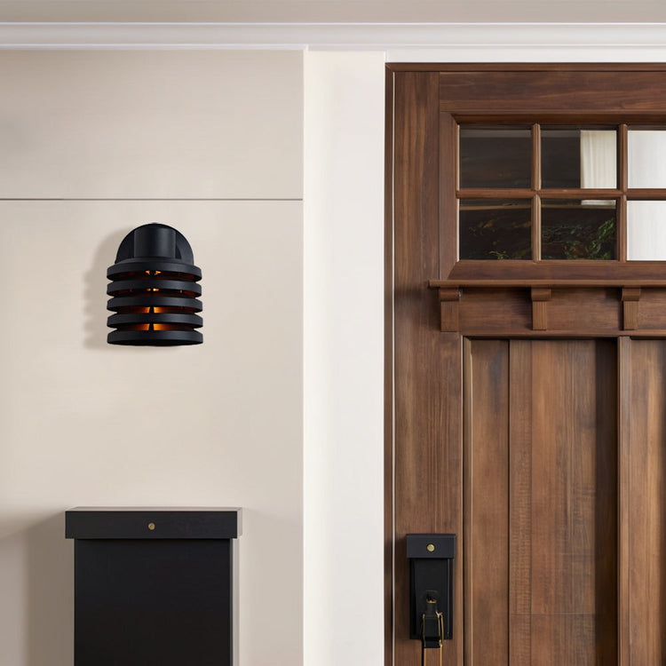 Outdoor sconce